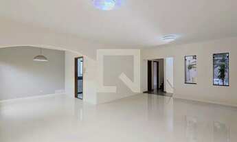 Imagem: Casa à Venda - Assunção, 3 Quartos, 250