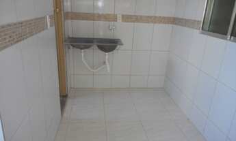 Imagem 3: Apartamento no Manuel Sátiro com 2 quartos, sala, cozinha com porta em vidro, lavanderia