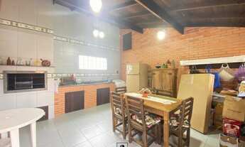 Imagem 2: Casa para venda possui 150 metros quadrados com 4 quartos em Centro - Tramandaí - RS