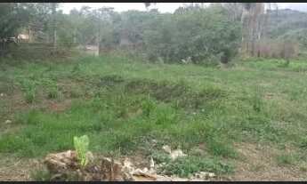 Imagem 5: Chácara em Tapiraí com rio no fundo e duas casas