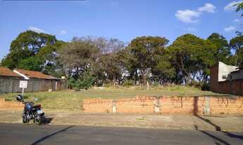 Imagem: 3 lotes planos medindo 10x27 cada no Parque