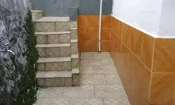 Imagem 4: Casa vale da revolta beira da rua