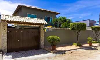 Imagem: Casa grande de 4 quartos com amplo quintal