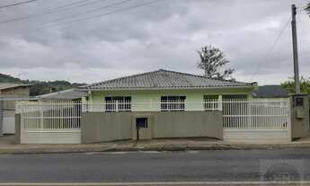 Imagem: Linda casa com amplo terreno