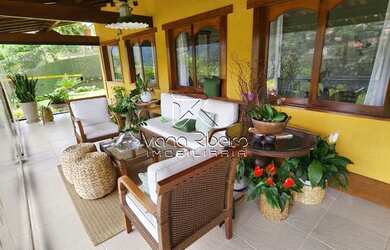 Imagem 5: Casa de condomínio para venda possui 357 metros quadrados com 5 quartos