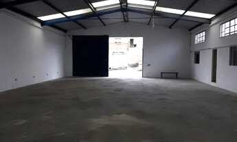 Imagem: Galpão em lote de 360m2, área construída