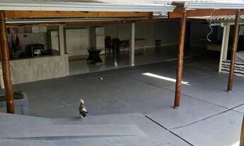 Imagem 2: Casa à Venda com Piscina e Terreno Amplo de 390m² Conforto e Lazer em Localização Tranqui