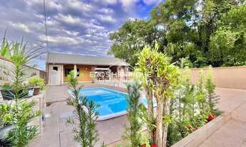 Imagem 4: Casa com Piscina e Edícula em Terreno Amplo - Bairro Figueira, Guaratuba!