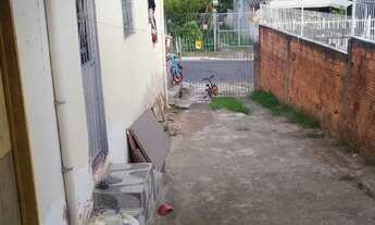 Imagem: Terreno a venda com duas casas com garagem