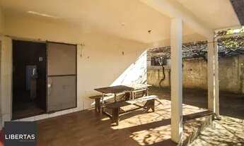 Imagem 2: Casa em Porto Alegre, no bairro Vila Nova, com 6 dormitório(s), e 6 banheiros, à