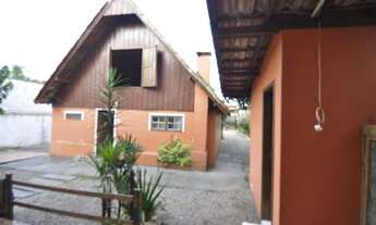 Imagem: Casas com 4 dormitórios, um chalé e dois