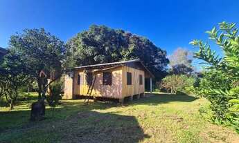 Imagem 5: Linda chácara por volta 7.500,00m², cercada de tela, casa de madeira, fundos no Rio dos Si