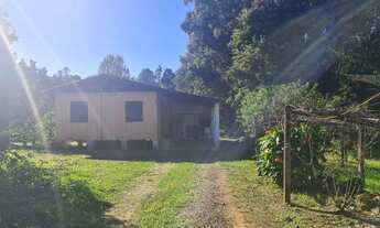 Imagem 2: Linda chácara por volta 7.500,00m², cercada de tela, casa de madeira, fundos no Rio dos Si