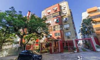 Imagem 2: DESOCUPADO! Amplo apartamento de 3 dormitórios com 2 vagas próximo à Sogipa!