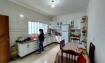 Imagem 4: Sobrado para aluguel possui 182 metros quadrados com 4 quartos