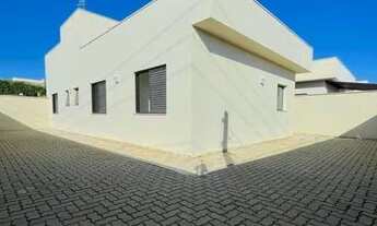 Imagem 2: Casa de condomínio térrea para aluguel possui 90m² com 3 quartos