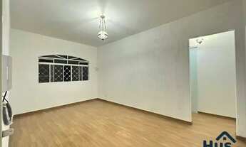 Imagem 5: Oportunidade! Casa para Locação com 2 Quartos, Suíte, Varanda e 1 Vaga Espaçosa no Bairro