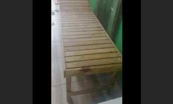 Imagem 2: Maca de madeira para brozeamento artificial