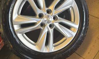 Imagem 4: Vendo 4 pneus seminovos e 4 rodas aro 16 tracker 2020/2024