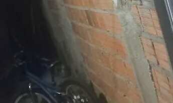 Imagem 4: Vendo essa casa sala cozinha sala de jantar 2quartos com banheiros garagem e quintal