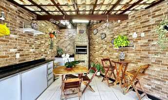 Imagem 2: Casa com 3 Quartos e 3 banheiros à Venda, 165 m² por R$ 697.000