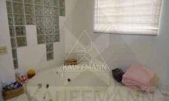 Imagem 5: Casa à Venda no Pacaembu - 3 Suítes - 4 Vagas - 600m² de Área Construída