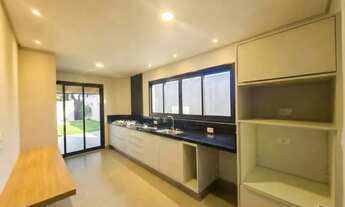 Imagem 3: Casa com quintal e piscina no Bairro Urbanova