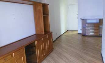 Imagem 2: Amplo Apartamento, com Varanda e Vaga de Garagem. Ótima Localização