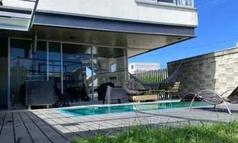 Imagem 2: Casa de condomínio para aluguel possui 250 metros quadrados com 4 quartos