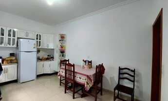 Imagem 5: Sobrado para aluguel possui 182 metros quadrados com 4 quartos