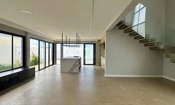 Imagem 3: Casa nova com piscina e ofurô 4 suítes no condomínio Reserva Aruanã