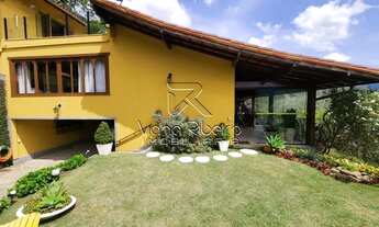 Imagem 3: Casa de condomínio para venda possui 357 metros quadrados com 5 quartos