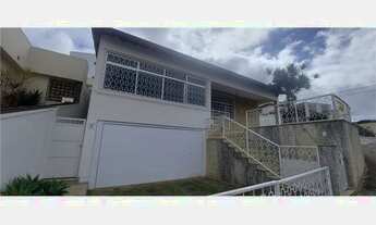 Imagem 2: Ótima casa linear com 5 quartos, jardim e 4 vagas de garagem no bairro Bairu por R$869.000