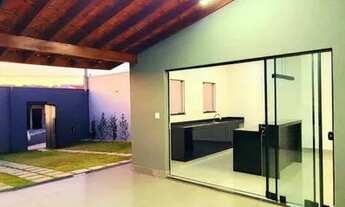 Imagem 4: Casa em rua pública