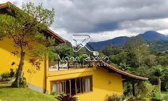 Imagem 2: Casa de condomínio para venda possui 357 metros quadrados com 5 quartos