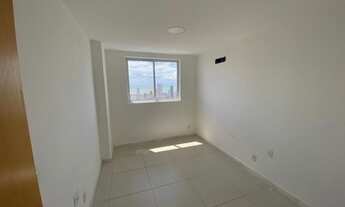 Imagem 2: Apartamento para aluguel possui 82 metros quadrados com 3 quartos em -