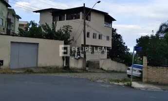 Imagem: Prédio Residencial com Apartamentos / Kitnet