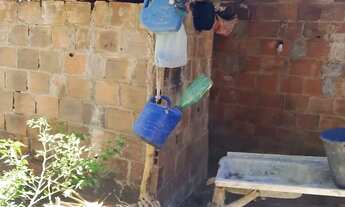 Imagem 2: Terreno com uma casa 7 de largura e 40 de comprimento