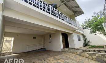 Imagem: Casa com 292m2 de área construída Prox