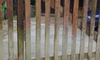 Imagem 2: Casa sozinha no terreno