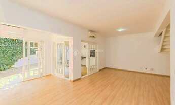 Imagem 2: Imóvel para aluguel tem 191 metros quadrados com 3 quartos em Pedra Redonda - Porto Alegre