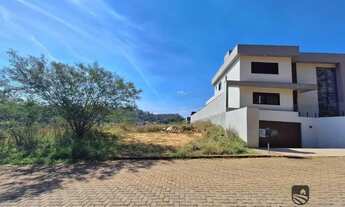 Imagem: Terreno plano com vista privilegiada no