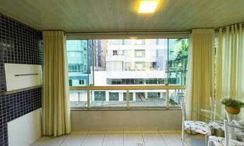 Imagem 3: Apartamento mobiliado e decorado, sacada de frente, no Centro de Capão da Canoa - RS