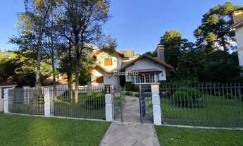 Imagem 4: Sobrado para venda possui 248 metros quadrados com 3 quartos em Vila Suica - Canela - RS