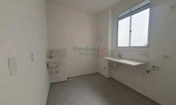 Imagem 4: Excelente apto novo, primeira locação, possui 2 dormitórios e sala com piso laminado, cozi