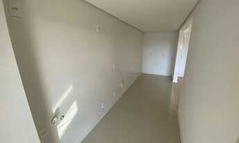 Imagem 7: Apartamento mobiliado de 2 dormitórios sendo 1 suíte, living com 2 ambientes, espera para