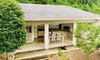 Imagem: Casa na Pedra Branca com 3 suítes 5 banheiros