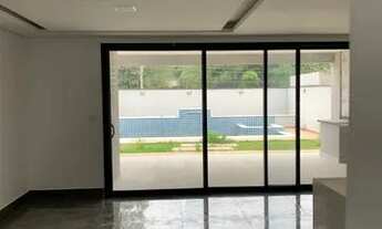 Imagem 6: Casa de condomínio para venda possui 330 metros quadrados com 3 quartos