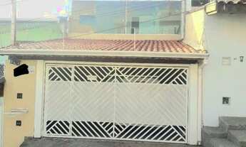 Imagem 2: Casa Sobrado para venda possui 240m² com 3 quartos - Mogi das Cruzes