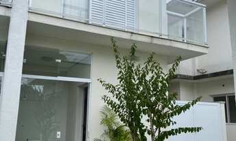 Imagem 3: Casa de condomínio a poucos metros da praia, com 2 suítes e piscina, em Boiçucanga